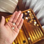 Doğa Rutkay Instagram - Sevgili dostlar, bildiğiniz gibi biz Urlada tatlış bir beldemize taşındık, 🌴ailecek ömrümüzde bir kapı araladık 🚪.Yavrularımızı doğada,yağmurda,denizde, karmaşadan stresten uzak her saniye bulutların ☁️geçişini izleyebilecekleri bir tecrübe yaşatmak istedik. Bakalım deniyoruz, olur da becerirsek çok sevinicem 👍🏼yok olmadı bakarız, malum bi Kerimcan bi ben durmadan İstanbul’a işlere koşturuyoruz🐎 Şimdiii bu postu paylaşmak istememin sebebine gelelim🤗 Dostlarr tabi işlerimiz uzadığında yavrularımızı da peşimizden sürükleyerek ailecek İstanbul da nerede kalsak, çoluk çocuk gelip gidiyoruz ne yapsam diye düşünürken karşıma @missafir çııktı! Tam bize-çocuklara uygun bahçeli, sıcacık çok rahat ettiğimiz merkezi bir ev bulduk ve yerleştik🪴. Rezervasyondan karşılamaya kadar tüm süreçte desteklerinden çok memnun kaldık. Karşılamadan, temizliğe, 7/24 iletişim desteğiyle sahiden kusursuz bir “ev hissi” deneyimi yaşadık👍🏼🌟💫 Bu vesileyle tüm ekibe ve bu güzel oluşuma teşekkür etmek istedim 🧿 Türkiye ve yurt dışında ev rahatlığında konaklama için @missafir’e bakabilirsiniz benden caanı gönülden bir #tavsiye! Okullar ara tatil olunca yine ailecek İstanbulda’yız bu sefer hangi @missafir 🏡evinde kalsak acaba?😬😍 #tavsiye #reklam Istanbul, Turkey