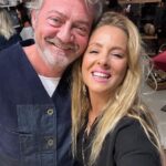 Doğa Rutkay Instagram – Uzun yılların hayaliydi @gcelements !
Gözde & Ceren el emeği , göz nuru atölyelerini nihayet açtılar.
Renklerini, hayallerini, tecrübelerini biraraya getirdiler ve ortaya bu enfes eserler çıktı!
Sevdiğimiz kim varsa birlikte hoş geldin dedik bu güzel atölyeye!
Evimize harika parçlalar aldım.
Eşi benzeri olmayan bu güzelliklere bi göz atın, eminim siz de “benim olsun” diyeceksiniz🤩
Yengecim Gözde,ciğim ve senelerdir eşiz benzeri olmayan Cero’ m ve gecenin mimarı Övge’ m…
Nice açılışlarınıza🩵💫✨ GCelements