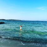 Doğa Rutkay Instagram - Plansız ve zamansız güzelliklere inanıyorum. Ancak planlanan ve zamanı geldiğinde hayata geçen güzellikler de var✋🏼 Bir çok zorluk, karışıklık , aksilik içinden enfes bir ışık sızıyor! Ben; ailemle birlikte sızan o enfes ışığa ve onun peşinden gitmeye inanıyorum☺️🙏🏼🧿✨💫🫀❤️ #EkimdeYazBirBaşkadır #YeniHayatYeniSonbahar