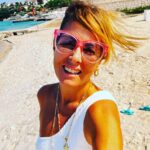 Doğa Rutkay Instagram – Plansız ve zamansız güzelliklere inanıyorum.
Ancak planlanan ve zamanı geldiğinde hayata geçen güzellikler de var✋🏼
Bir çok zorluk, karışıklık , aksilik içinden enfes bir ışık sızıyor!
Ben; ailemle birlikte sızan o enfes ışığa ve onun peşinden gitmeye inanıyorum☺️🙏🏼🧿✨💫🫀❤️
#EkimdeYazBirBaşkadır
#YeniHayatYeniSonbahar