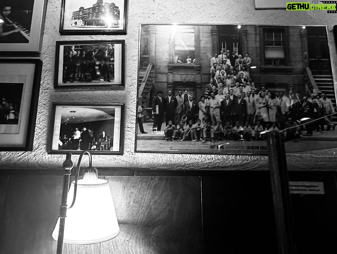 Doğa Rutkay Instagram - Bu üçlü için Toronto jazz gecesi molası😎 @alperkul @elifyakarcelik The Rex Hotel Jazz & Blues Bar