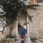 Doğa Rutkay Instagram - Şu kapıya yasladığınız gibi yaslayın kendinizi bana yavrularım🥹🩵🙏🏼 Alacatı