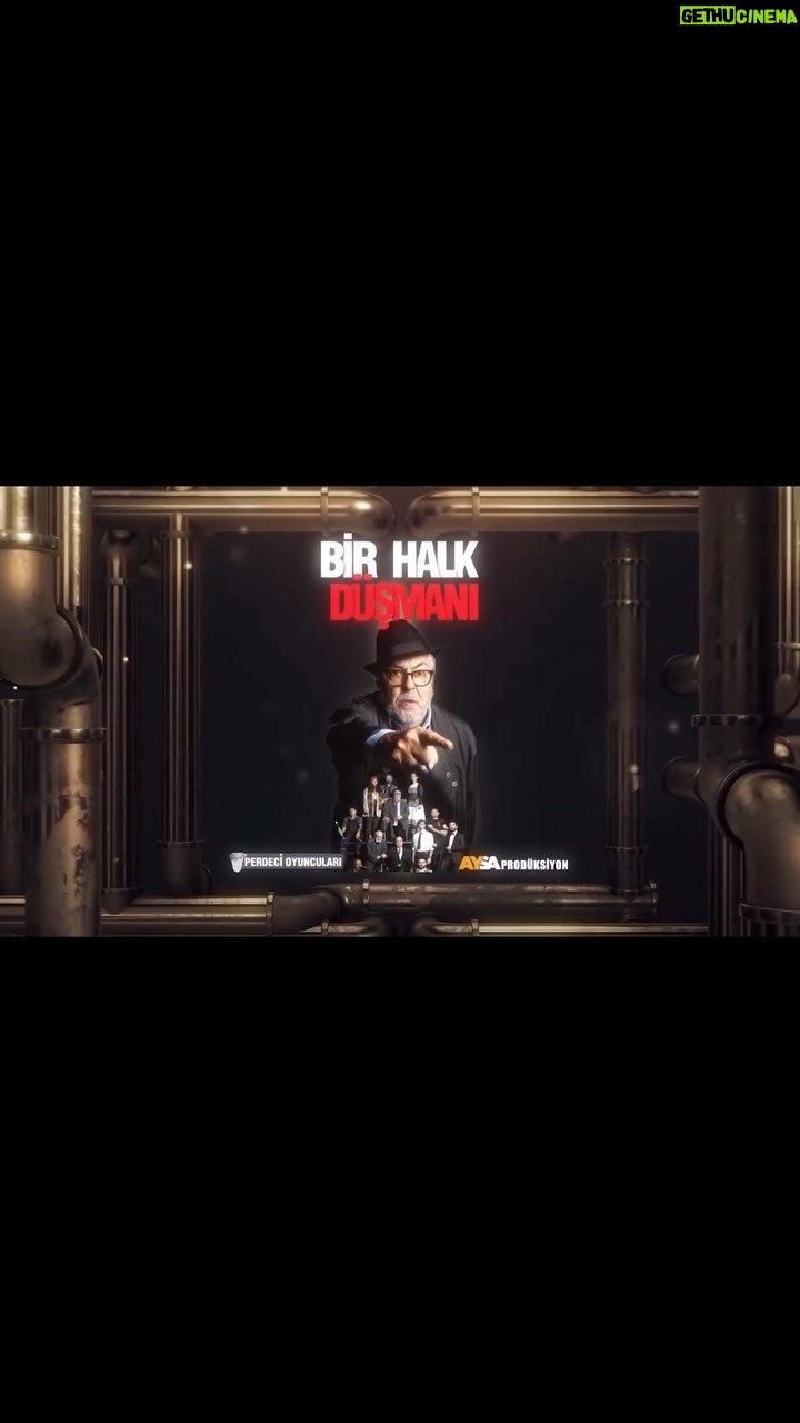 Doğa Rutkay Instagram - Henrik Ibsen’in kaleminden sahneye damga vuran ve çok ses getiren çarpıcı eser ’’Bir Halk Düşmanı’’ sahne görüntüleri sizlerle! Tüm gelecek umudunu yeni kurulan kaplıca tesislerine bağlamış bir kent, bu projeyi gerçekleştiren doktorun büyük buluşuyla sarsılır. Başta Doktorun öz kardeşi olan Belediye Başkanı ve çıkar çevreleri bu buluştan rahatsız olur. Doktor şimdi gerçekleri saklayan bir kahraman mı olacak, yoksa doğru bildiğini söyleyen bir halk düşmanı mı? @azizrutkay @doarutkaykamal @eraslan_oyku @cemeroglusunar @ebrusacar @lutficanbulut @mehmetkgunaydin @eenessari @sertac.sayin @hsyn.dmr34 @ozcan.alpar #aysaorganizasyon #aysatiyatro #rutkayaziz #birhalkdüşmanı #kültürsanat #tiyatro #performans #bilet #festival #eğlence #sinema #2023