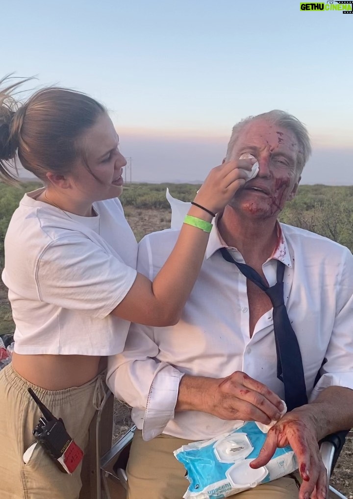 Dolph Lundgren Instagram - A family moment in the middle of a desert shootout. 👌 New Mexico