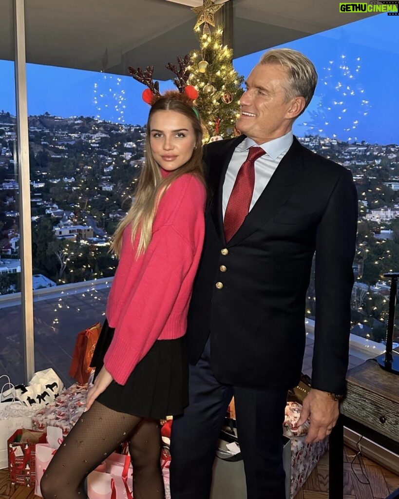 Dolph Lundgren Instagram - Just have to pose in front of the Xmas tree. Luv ya, Ida! ❤️✨🌟