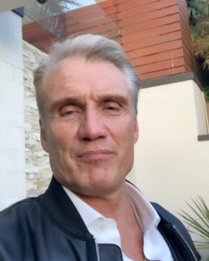 Dolph Lundgren Instagram - Enjoy the holiday everyone and all the best you and your loved ones🎄🎁🍾❤️🎅🏼