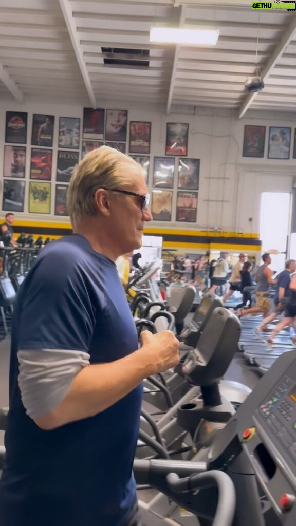Dolph Lundgren Instagram - Can only walk for 2 weeks after my sinus procedure. Starting at 30 min almost flat. Planning to go to 1 hr at higher speed and increased incline. Gotta have that plan going forward! 👊