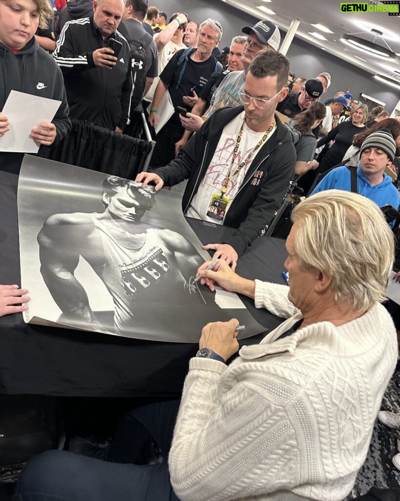 Dolph Lundgren Instagram - Signing a 1986 Skrebneski poster at the Steel City Comicon n Pittsburgh. Lots of positive energy over the weekend l. Very inspiring to meet the fans up close. Need to do this more often. 👍👊