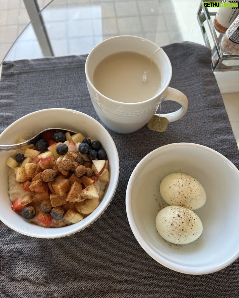 Dolph Lundgren Instagram - My breakfast for the past few years: Oatmeal with fruit, 2 boiled eggs and Earl Grey tea with milk. Protein combined with simple/complex carbs 👊