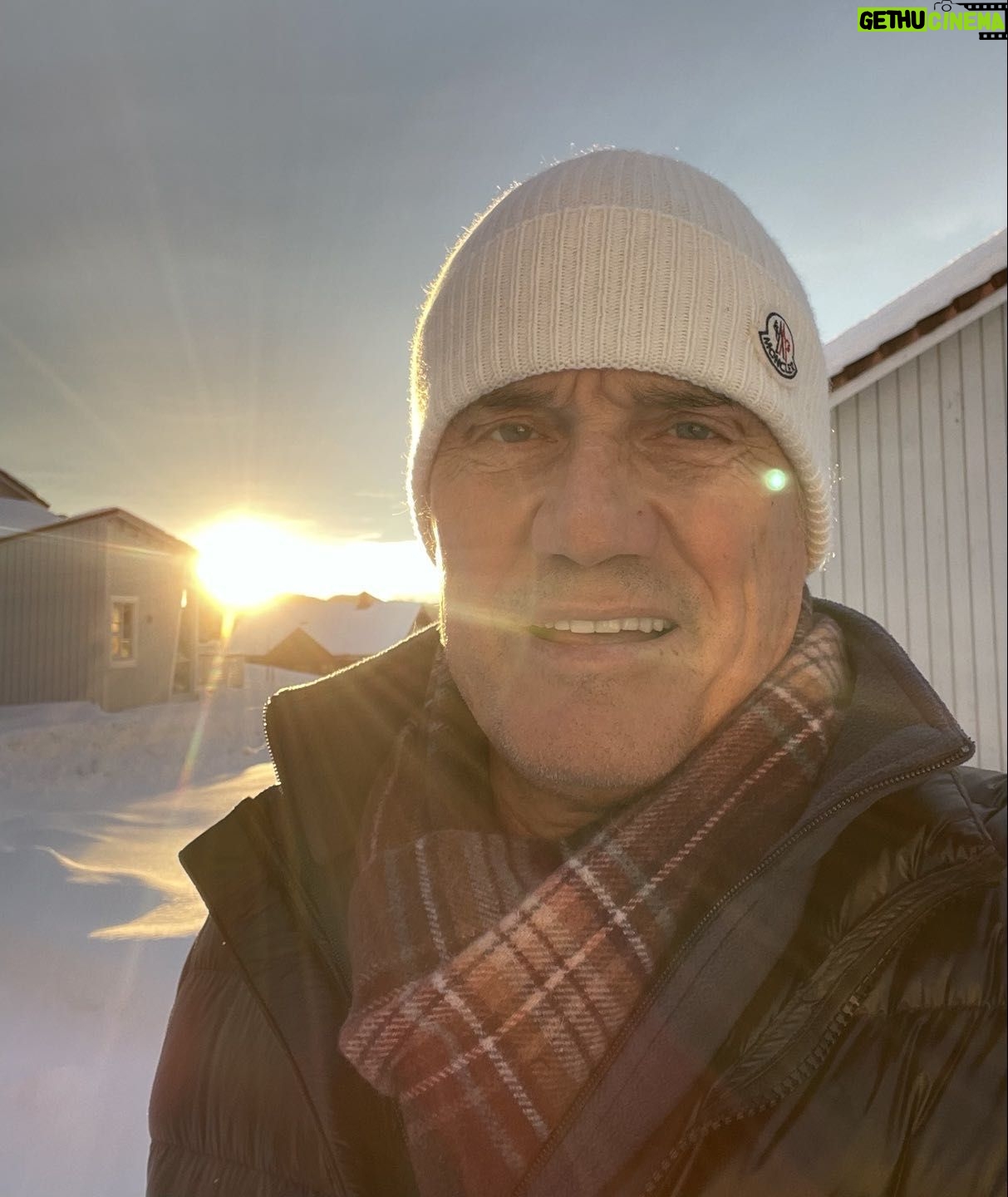 Dolph Lundgren Instagram - Happy Boxing Day! Hope your Christmas was cozy, memorable and full of positive energy. ✨