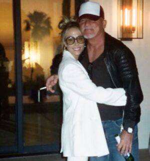 Dominic Purcell Instagram - Punching way above my weight -yep absolutely , I’m a lucky bastard. She’s the best human ever. Love ya love @tishcyrus ❤️🌊🏄‍♂️