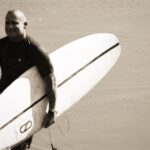 Dominic Purcell Instagram - I think this is the board @kellyslater rides. But it didn’t work they way kel makes it work. I wanna refund. Ha. #elsalvador🇸🇻 @puro_surf