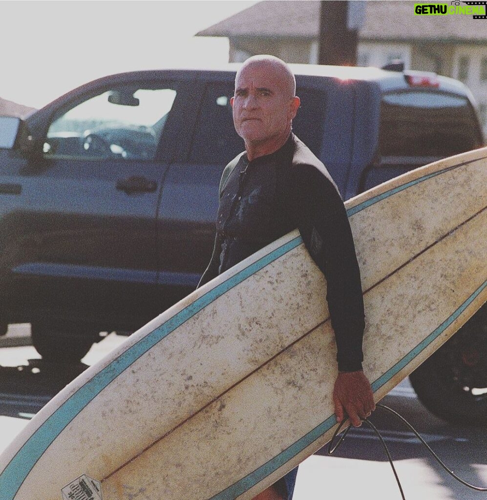Dominic Purcell Instagram - @tishcyrus the misses can tell when I’m thinking. Always am not a bad thing. Not when in the water though. This board “Stoker Machine” served me well over the years - especially in gutless #la #waves. Thanks @jessefaen. Letting ya fav board go gets emotional. I broke it. ( surfers know what I’m talking about) Getting new #stokermachine from #aquatechglassing. Good drive can swing it like a 6’2 , 6’4 in small mush surprisingly. Epic in bigger swells. Thanks guys can wait for new stick.