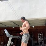 Dominic Sherwood Instagram - What I tink I look like when I workout vs what I look like. #theseweretakensecondsapart #thatsbritainsbum #’racer #hashtagsthatonlymakesensetomeandoneotherperson