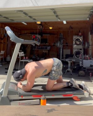 Dominic Sherwood Instagram - What I tink I look like when I workout vs what I look like. #theseweretakensecondsapart #thatsbritainsbum #’racer #hashtagsthatonlymakesensetomeandoneotherperson
