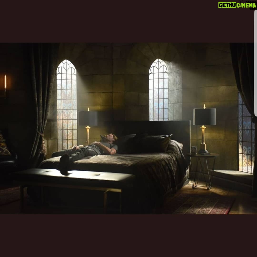 Dominic Sherwood - 283.4K Likes - New episode of @shadowhunterstv tonight on @freeform and tomorrow om @netflixuk
Tune in to find out why Jace doesn't sleep under the covers... Spoiler: we don't find out ...