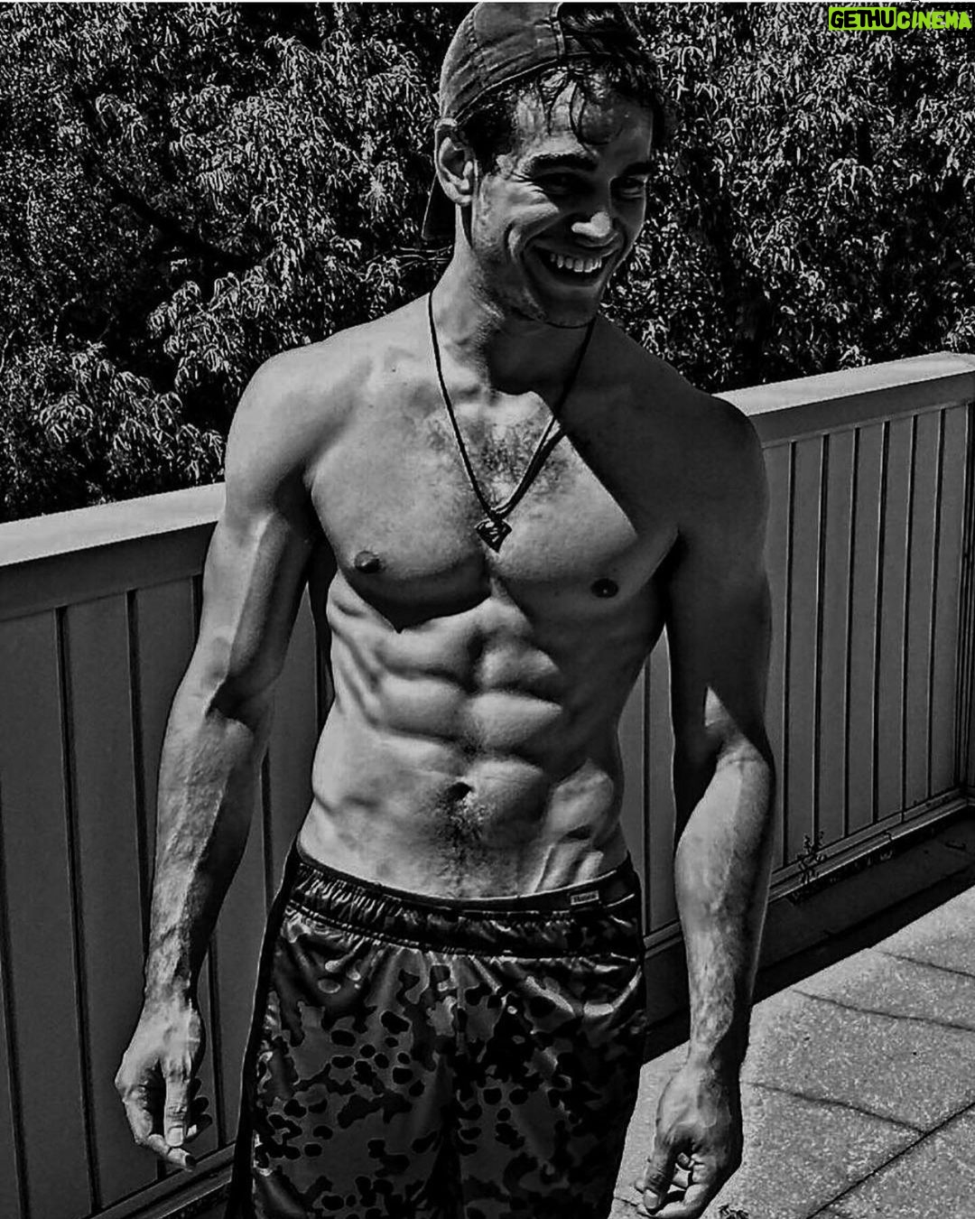 Dominic Sherwood Instagram - With all these young superman rumours circulating… I’m gonna put in my vote! He’s been saying he’s wanted to play superman for the 8 years that I’ve known him! @albertorosende @jamesgunn Btw, totally selfish. I just wanna be superman’s best mate! #supermanlegacy #actorbuddies