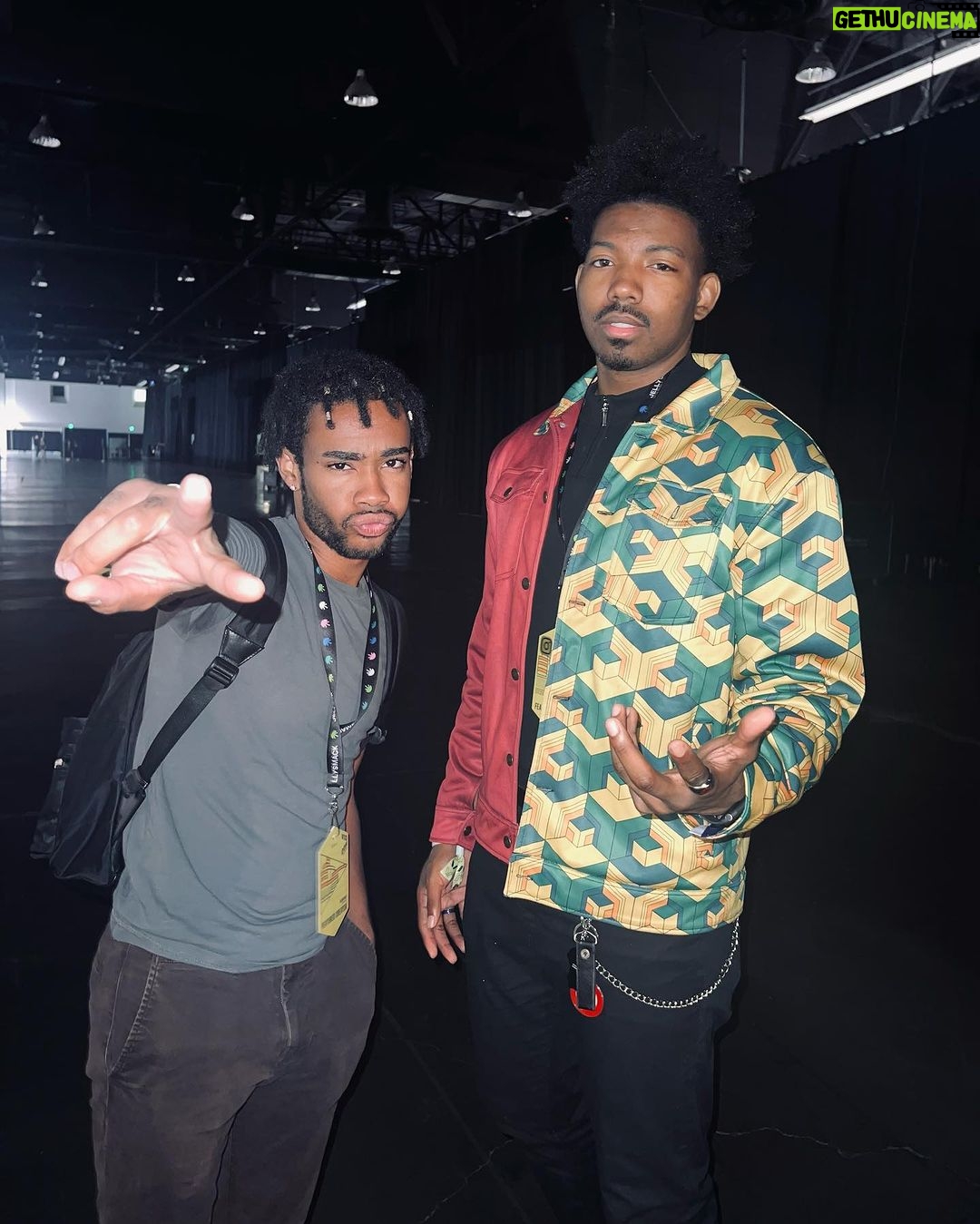 Dominique Barrett Instagram - VidCon 23 🏆📸 iconic Vidcon Anaheim Convention Center