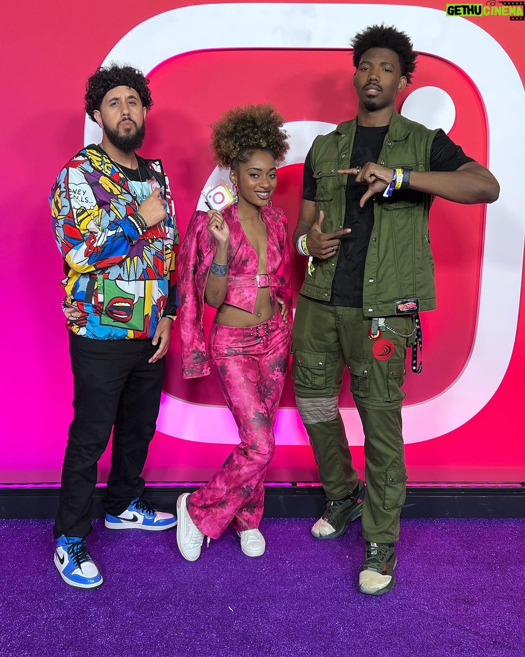 Dominique Barrett Instagram - VidCon 23 🏆📸 iconic Vidcon Anaheim Convention Center