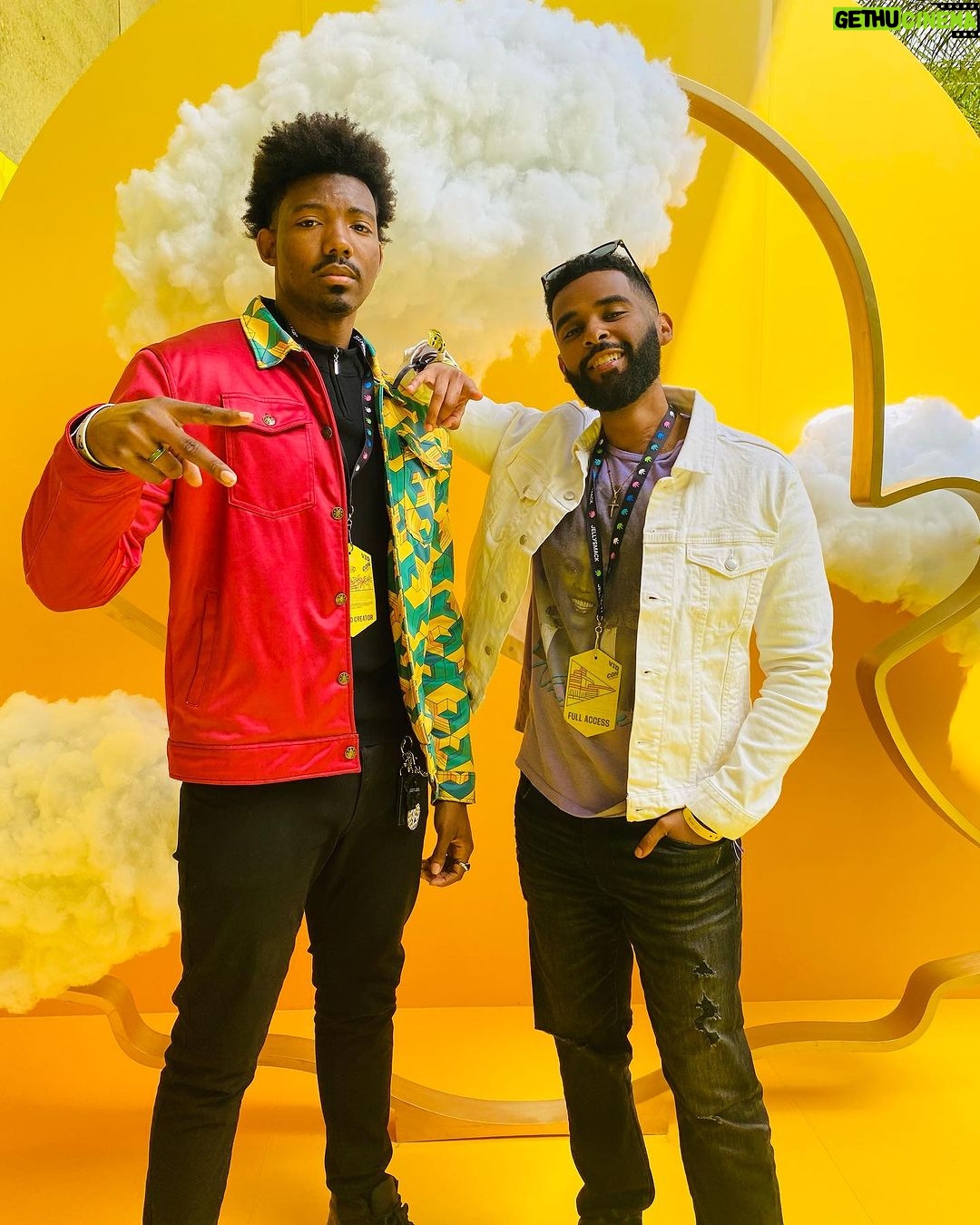 Dominique Barrett Instagram - VidCon 23 🏆📸 iconic Vidcon Anaheim Convention Center