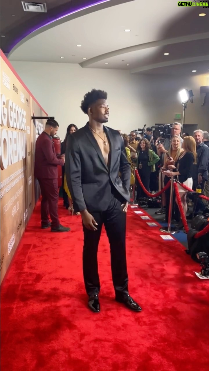 Dominique Barrett Instagram - World premier of @foremanmovie was a HIT 🥊🏆 thank you for having me @sonypictures #georgeforeman #muhammadali if you love boxing you will enjoy this inspiring film ! BOXING HISTORY!