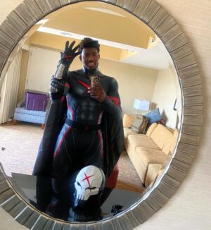 Dominique Barrett Instagram - Red X comes to #SDCC ❌ walking around as Red X was so fun 🎬 I had a couple fades to run. I even met the writer of Teen titans Academy @ilovetimsheridan & we even got to talk about my red x film I’m creating 🥂🔥 10/10 experience !! Also if you took a picture of my Red X DM ME THE PHOTO.. or else 🥷🏾

Suit by: @jcurtis_atelier 
Helmet by: @godofprops 
Suit accessories by: @chadhatter