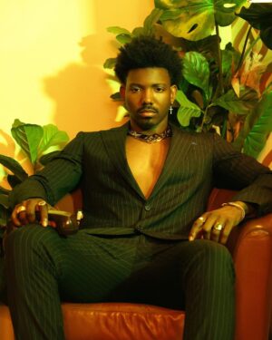Dominique Barrett Instagram - Eyes of Heaven 👁️ (3/3) 

• Creative Director/ fashion stylist @theroyaljcloset
• photography by @Jmlakl

#KingVader #jojosbizarreadventure