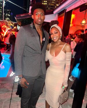 Dominique Barrett Instagram - Huge thank you to @netflix & @strongblacklead for inviting me out to the world premiere of “Day Shift” starring @iamjamiefoxx dropping august 12th 🥂 it was an honor being here in this moment & meeting so many talented individuals 🥂🔥 make sure you guys check it out the film ! ☺️ #dayshift #kingvader #netflix