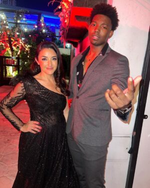 Dominique Barrett Instagram - Huge thank you to @netflix & @strongblacklead for inviting me out to the world premiere of “Day Shift” starring @iamjamiefoxx dropping august 12th 🥂 it was an honor being here in this moment & meeting so many talented individuals 🥂🔥 make sure you guys check it out the film ! ☺️ #dayshift #kingvader #netflix