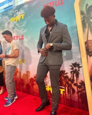 Dominique Barrett Instagram - Huge thank you to @netflix & @strongblacklead for inviting me out to the world premiere of “Day Shift” starring @iamjamiefoxx dropping august 12th 🥂 it was an honor being here in this moment & meeting so many talented individuals 🥂🔥 make sure you guys check it out the film ! ☺️ #dayshift #kingvader #netflix