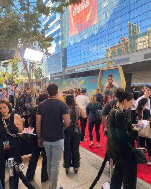 Dominique Barrett Instagram - Huge thank you to @netflix & @strongblacklead for inviting me out to the world premiere of “Day Shift” starring @iamjamiefoxx dropping august 12th 🥂 it was an honor being here in this moment & meeting so many talented individuals 🥂🔥 make sure you guys check it out the film ! ☺️ #dayshift #kingvader #netflix