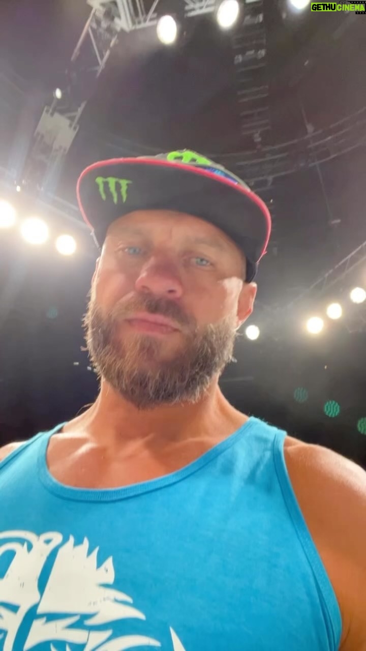 Donald Cerrone Instagram - Can’t wait to watch my man @panteraufc get to work tonight. Get over to @betonline_ag and get them best. I put my picks and what I put my money on