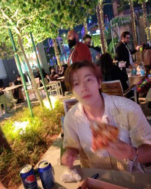 Donghae Instagram - pizza 🍕 time