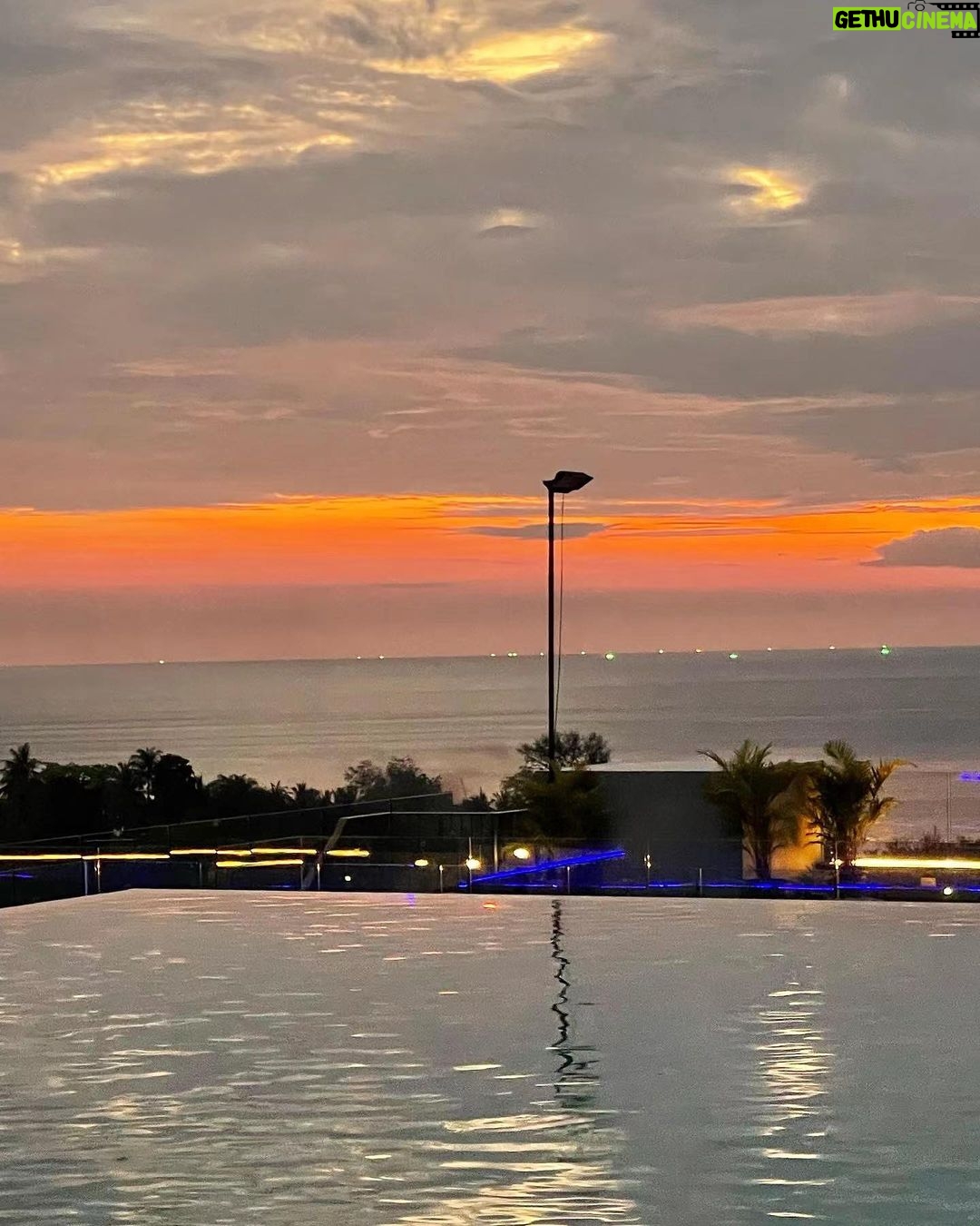 Donghae Instagram - when I see the sunset peacefully Crest Resort & Pool Villas