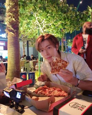 Donghae Instagram - pizza 🍕 time