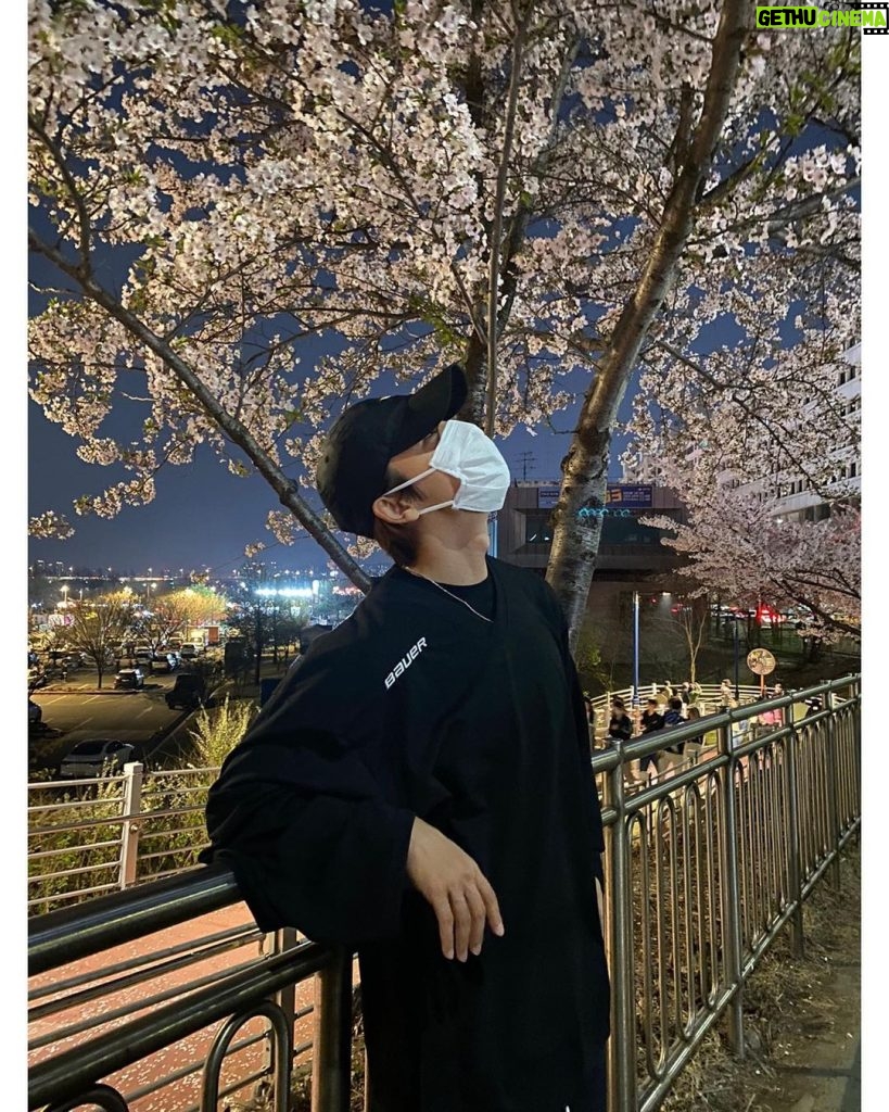 Donghae Instagram - 이쁘더라 너 🌸