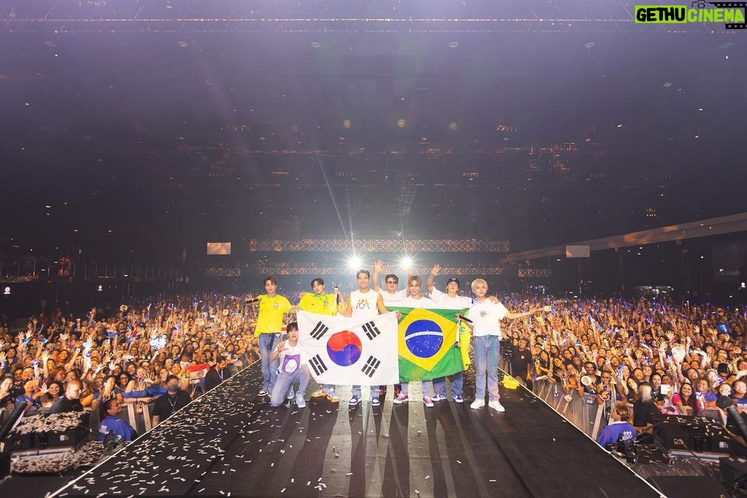 Donghae Instagram - I’ll never for get this moment:) we’ll be back soon I love you guys 💙