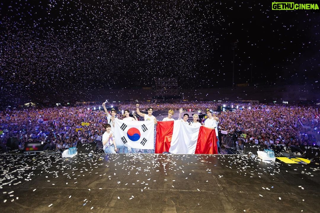 Donghae Instagram - I’ll never for get this moment:) we’ll be back soon I love you guys 💙