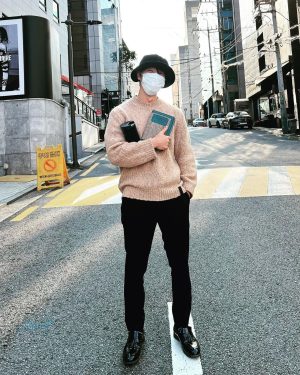 Donghae Instagram - 행복하고 감사한 주일예배 마치고 꽃선물 :) 감사해요^^
