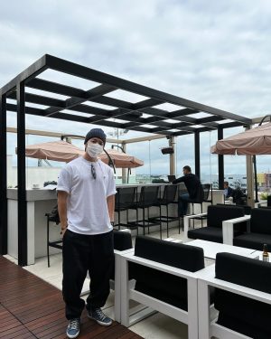 Donghae Instagram - Thank you for celebrating my birthday. I met my friends ,fans  in LA and had a great time. I hope you make good memories with your loved ones.