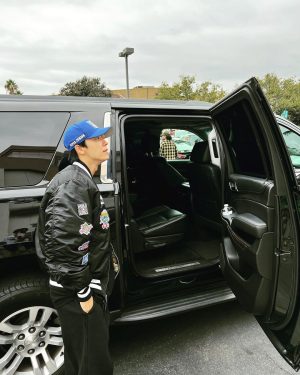 Donghae Instagram - Thank you for celebrating my birthday. I met my friends ,fans  in LA and had a great time. I hope you make good memories with your loved ones.