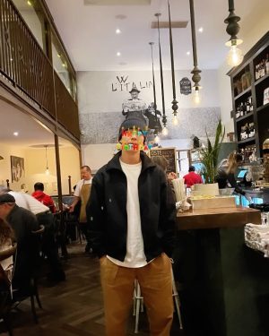 Donghae Instagram - Thank you for celebrating my birthday. I met my friends ,fans  in LA and had a great time. I hope you make good memories with your loved ones.
