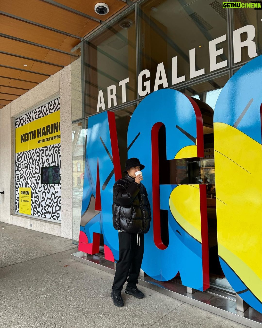 Donghae Instagram - I was so happy to see my favorite exhibition in Toronto. #kawsfamily AGO - Art Gallery of Ontario