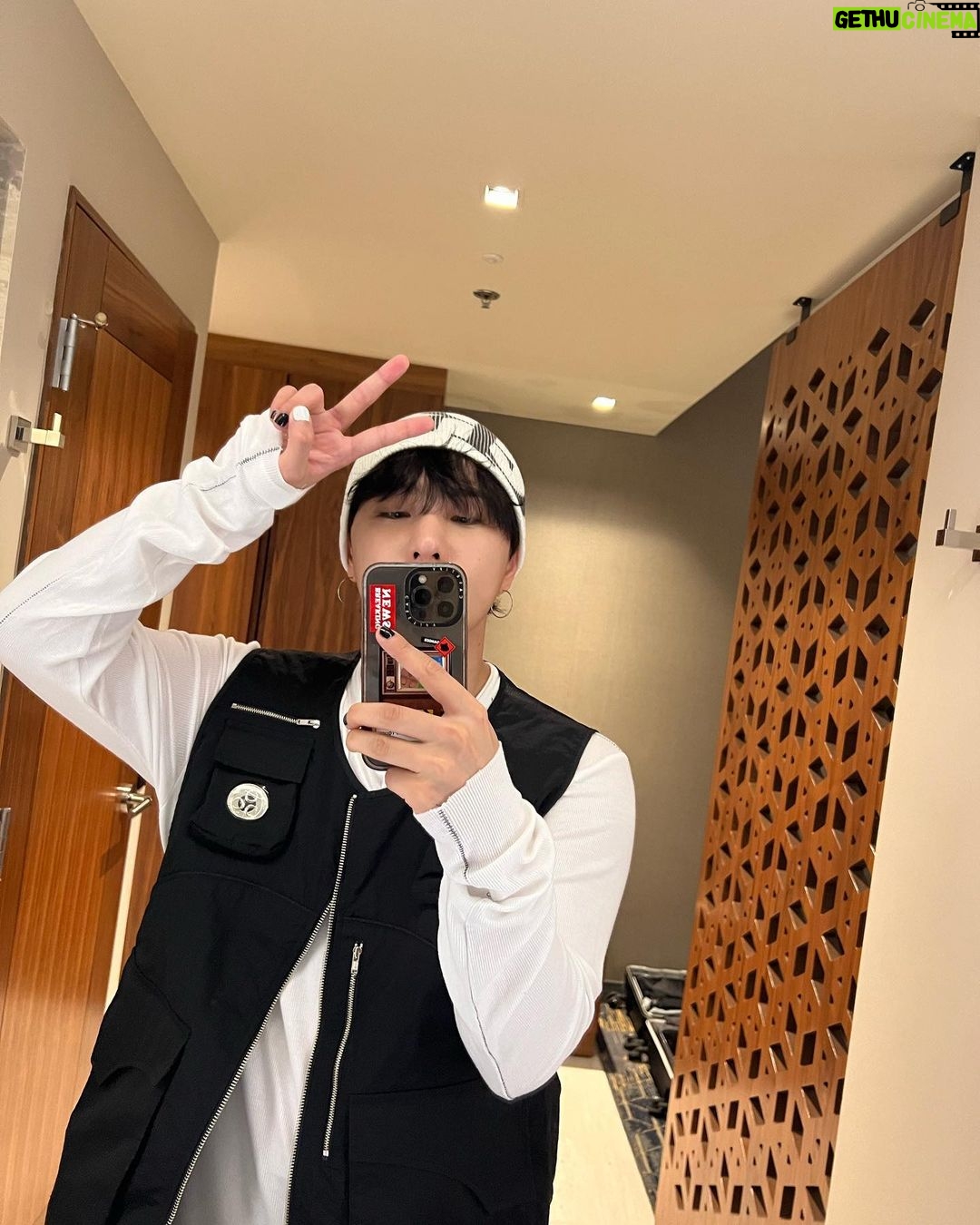 Donghyuk Instagram - 원래 멘트, 해시태그 없는게 간지래 코닉이들이❤️ (코닉이들 컨펌 샷)