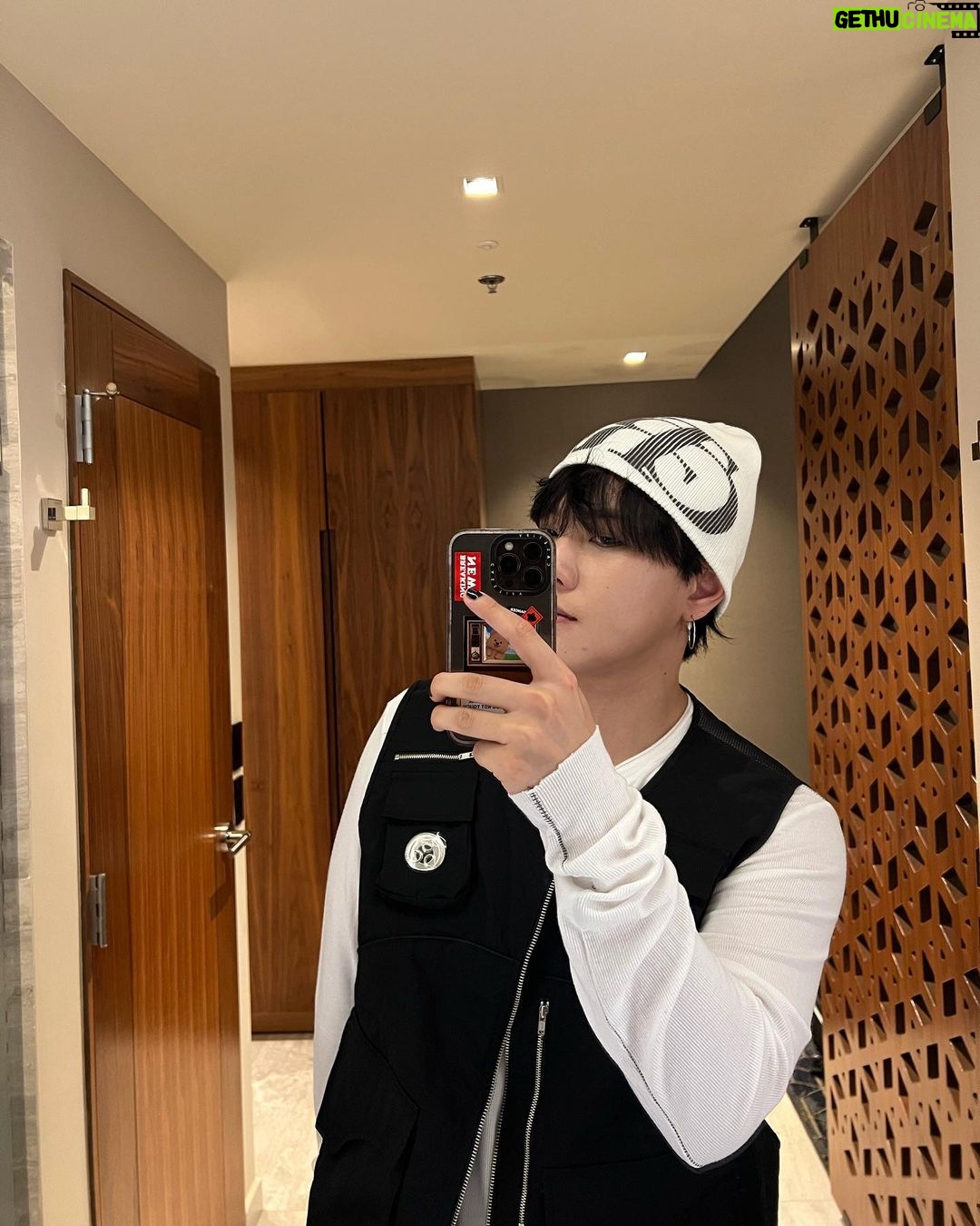 Donghyuk Instagram - 원래 멘트, 해시태그 없는게 간지래 코닉이들이❤️ (코닉이들 컨펌 샷)