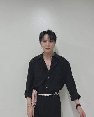 Donghyuk Instagram - 久しぶり iKONIC🖤
