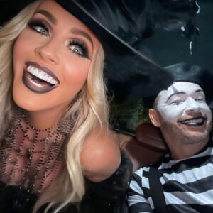 Donnie Wahlberg Instagram - Happy #Halloween from the prettiest witch in the midwest (north, south, east or west, too) and the Mime that never sleeps - or stops talking. 😂😉❤️🎃💀🧙‍♀️🎭 #HappyHalloween 🤖❤️♾💫✨🤟🏼