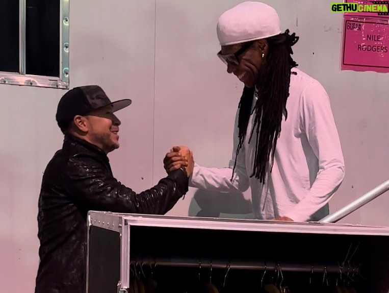 Donnie Wahlberg Instagram - What a surreal evening! I’m so humbled. Thank you @nilerodgers & @duranduran! Nile, quite simply one of the greatest musical geniuses the world has ever known (and I only that to one musical genius). To say that I know him (even a little bit) after decades of loving the music he has performed/produced and been such an integral part of creating — is absolutely mind blowing to me. Truly a magical and lovely human being. 🤯 #CQForever ❤️ @duranduran — where do I even begin? First off, they still got it! Second, (and they may not know this) they are one of the bands that @nkotb were inspired by and looked to with awe when we were kids (and still do now). An amazing example for us, for decades. Thank you for being so gracious. ❤️ Seeing the love and energy of all of the fans last night in Chicago @huntingtonbankpavilion gave me such inspiration. Seeing these legendary artists, still making their magic, gave me such motivation! Listening to the song “Good Times” by Chic, live under the setting summertime sun, will not leave my memory any time soon! Thank you for the surprise @jennymccarthy and @jaredaripaul! Thanks to @bradwavra and everyone at @livenation for making one of this young (and still aspiring) man’s dreams come true. 🙏🏼❤️💫 ps - Happy Anniversary Ed & Karen! 💫 Huntington Bank Pavilion at Northerly Island