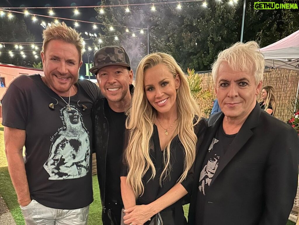 Donnie Wahlberg Instagram - What a surreal evening! I’m so humbled. Thank you @nilerodgers & @duranduran! Nile, quite simply one of the greatest musical geniuses the world has ever known (and I only that to one musical genius). To say that I know him (even a little bit) after decades of loving the music he has performed/produced and been such an integral part of creating — is absolutely mind blowing to me. Truly a magical and lovely human being. 🤯 #CQForever ❤️ @duranduran — where do I even begin? First off, they still got it! Second, (and they may not know this) they are one of the bands that @nkotb were inspired by and looked to with awe when we were kids (and still do now). An amazing example for us, for decades. Thank you for being so gracious. ❤️ Seeing the love and energy of all of the fans last night in Chicago @huntingtonbankpavilion gave me such inspiration. Seeing these legendary artists, still making their magic, gave me such motivation! Listening to the song “Good Times” by Chic, live under the setting summertime sun, will not leave my memory any time soon! Thank you for the surprise @jennymccarthy and @jaredaripaul! Thanks to @bradwavra and everyone at @livenation for making one of this young (and still aspiring) man’s dreams come true. 🙏🏼❤️💫 ps - Happy Anniversary Ed & Karen! 💫 Huntington Bank Pavilion at Northerly Island