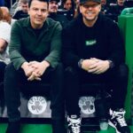 Donnie Wahlberg Instagram - Starting a big week off with a little game time! Let’s go #Celtics! ✅☘️ 📸@brian_babs_babineau @tdgarden @celtics #StingyReunion TD Garden